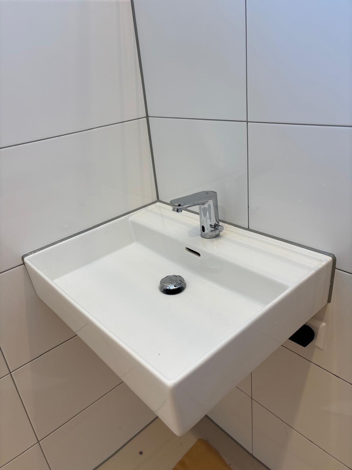 Toiletgebouw sportvereniging — foto 1